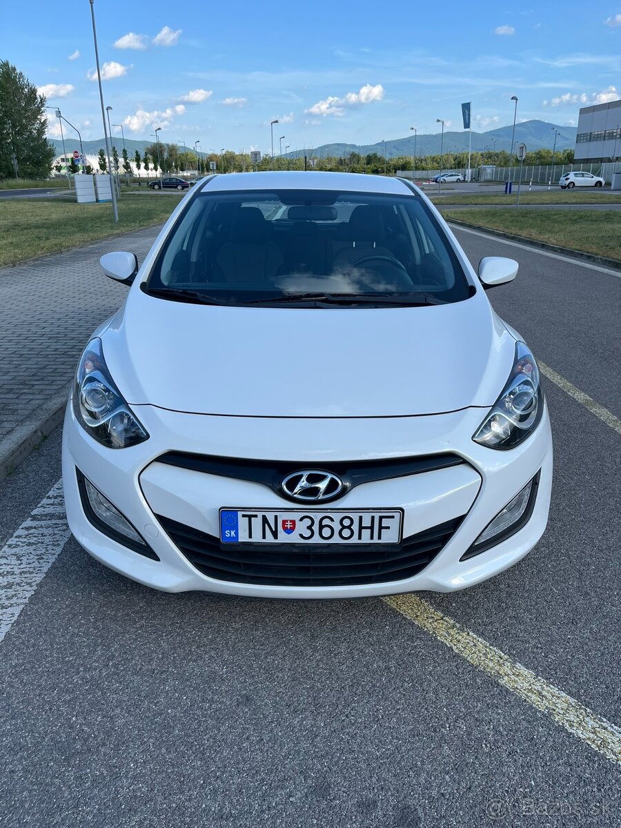Predám Hyundai i30 1.4i MPI DOHC CVVT Comfort r. v. 2012