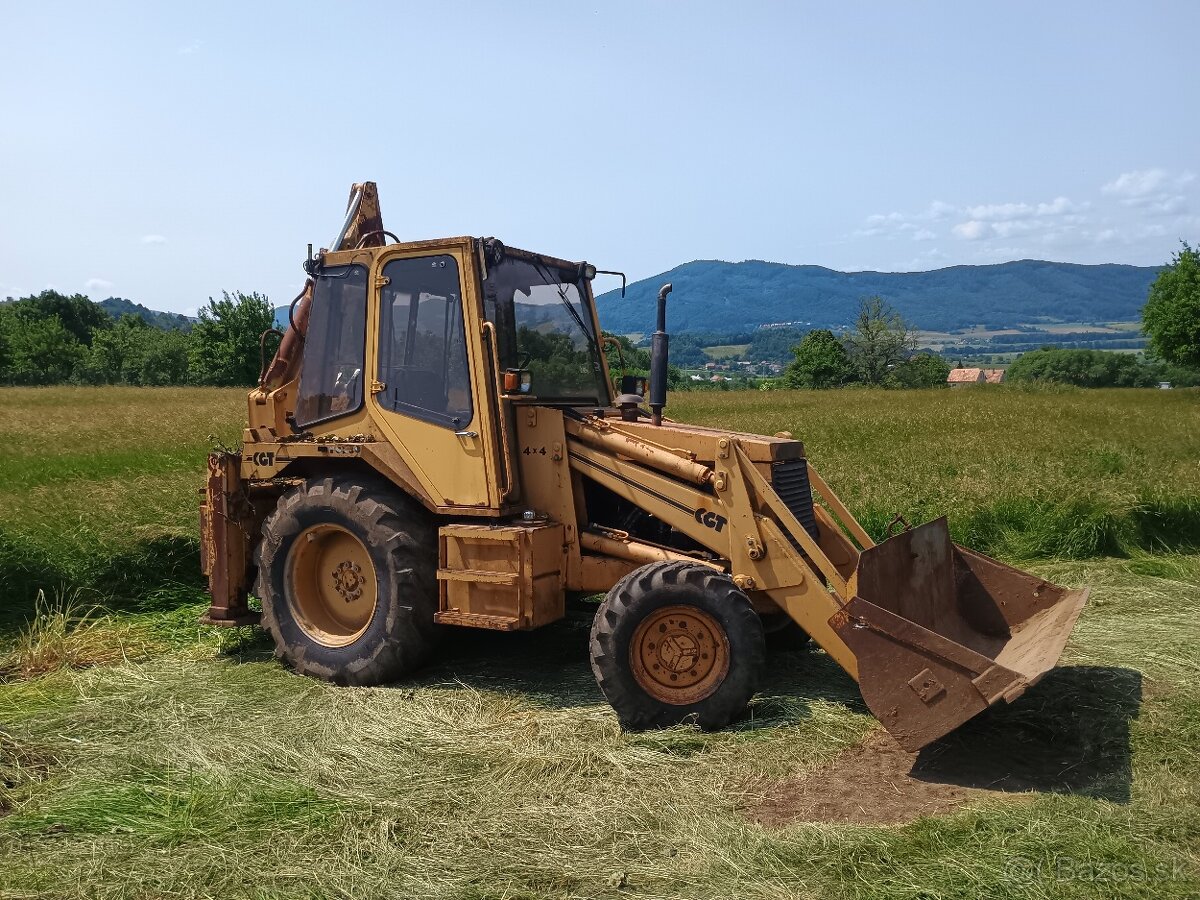 Predam traktorbager 4x4 výroba CGT 322 licencia cayerpilar