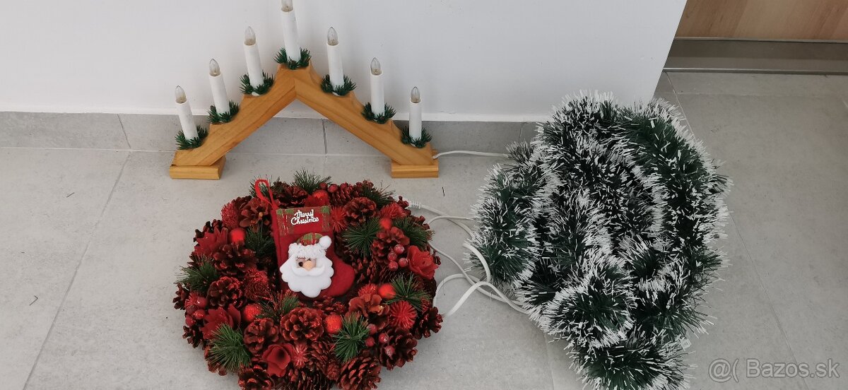 Vianočná svetelná výzdoba – svetlá, girlanda, svietnik