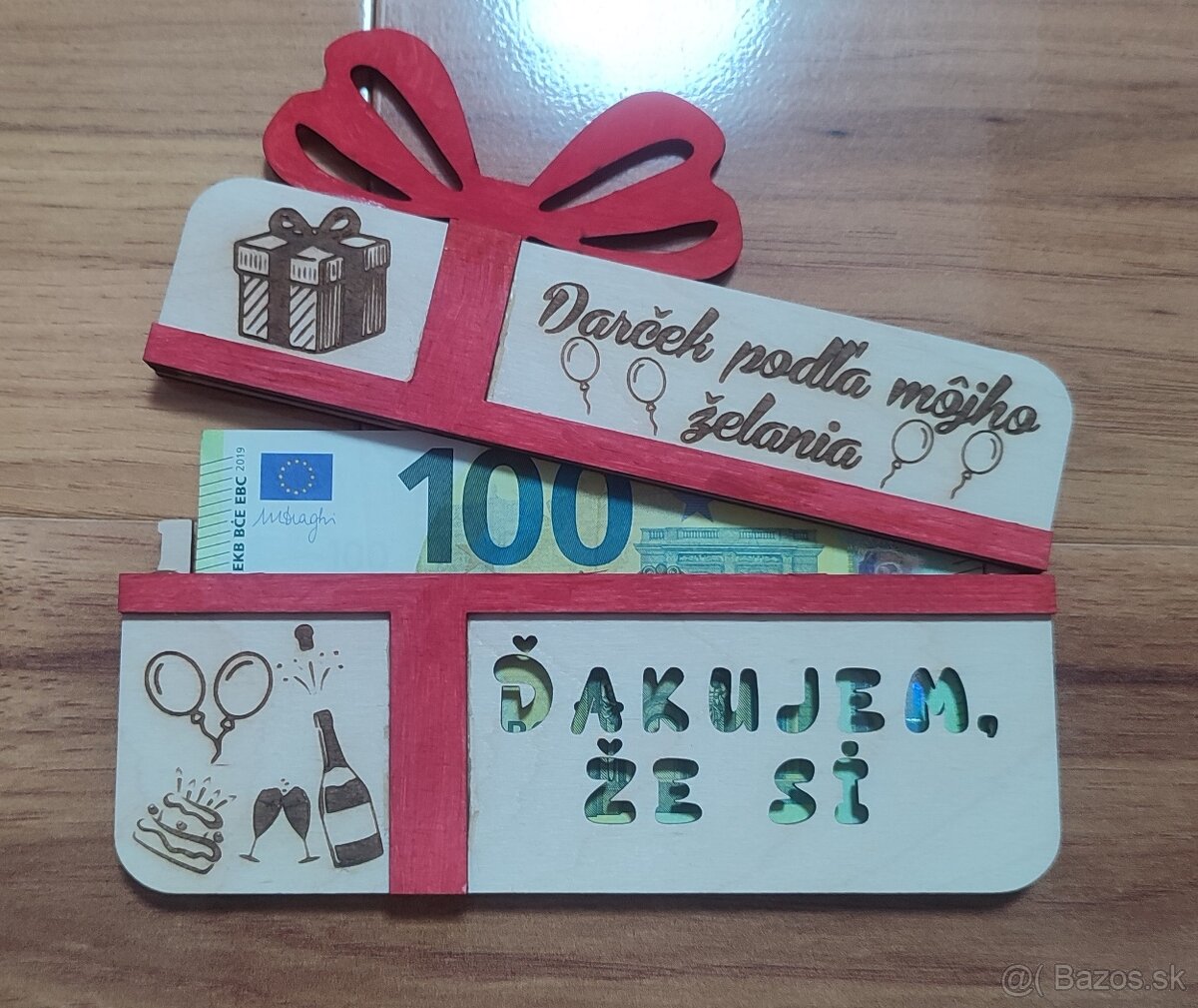 Drevená darčeková karta na peniaze v tvare darčeka Ďakujem
