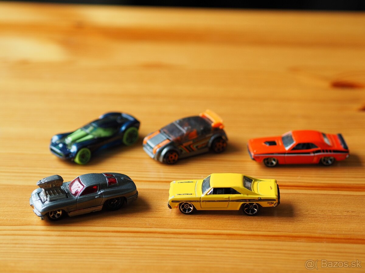 Staršie Hot wheels (cca 15-20 rokov)