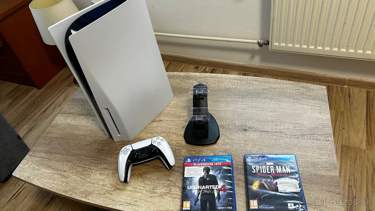 PS5 s mechanikou + 2 hry + nabijacia stanica