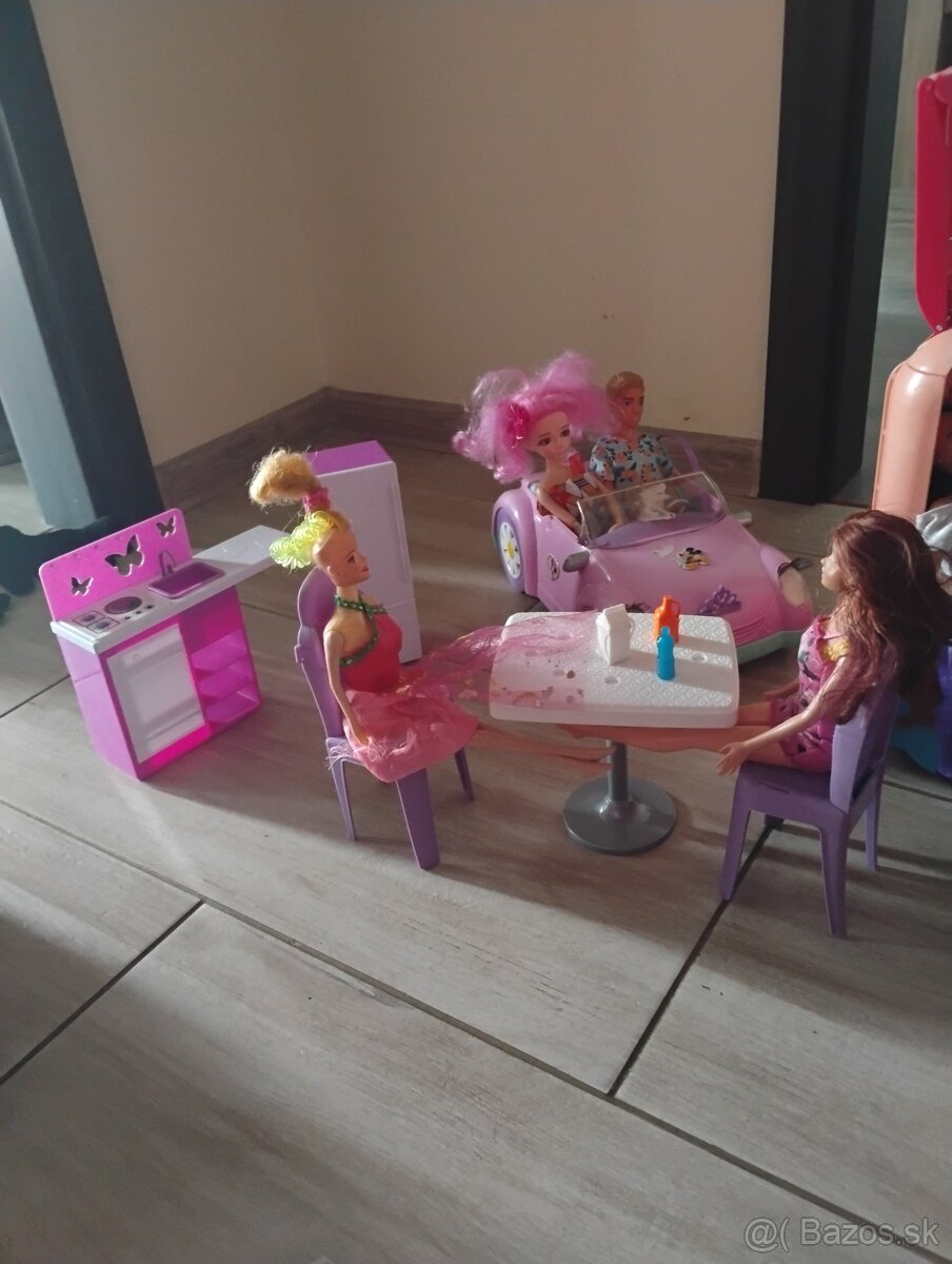 Barbie karavan+ auto + bábiky+ oblečenie