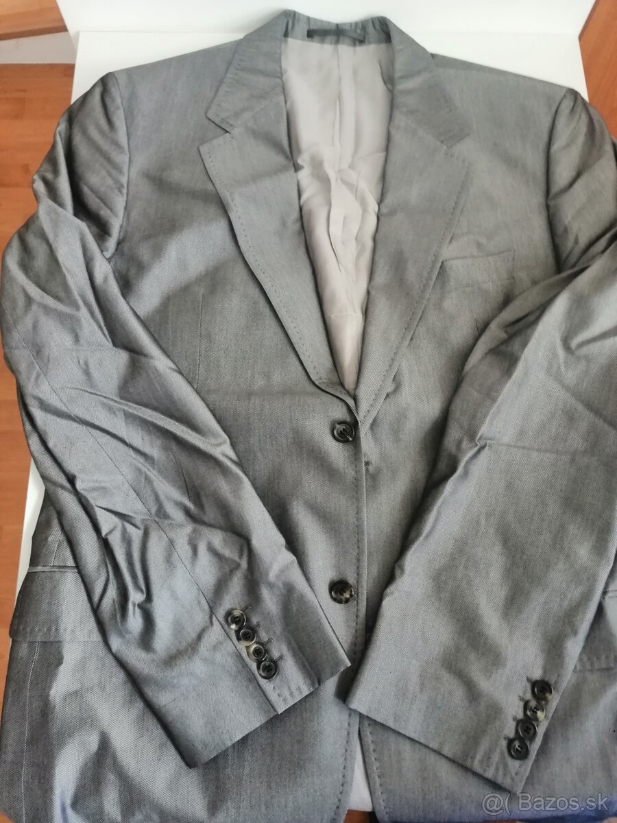 HUGO BOSS krasny pansky oblek L..XL. c.52