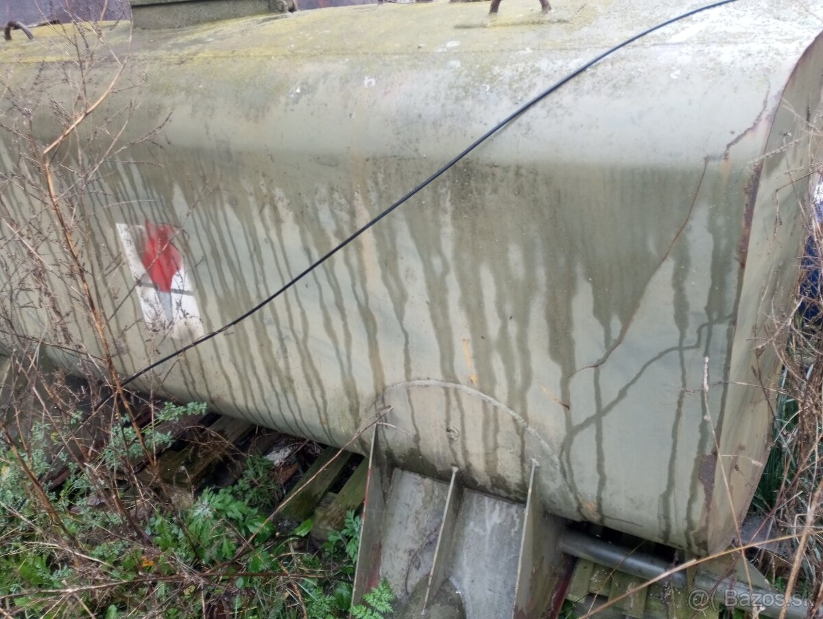 Cisterna na PHM 3000 litrov