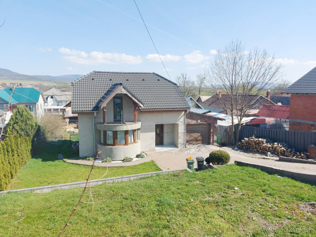 Tehlový rodinný dom s garážou - Kecerovce okr. Košice