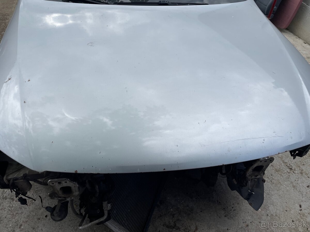 Predám prednú kapotu Passat b6