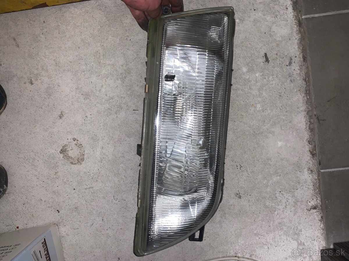 Predny svetlomet nissan almera 1,4l