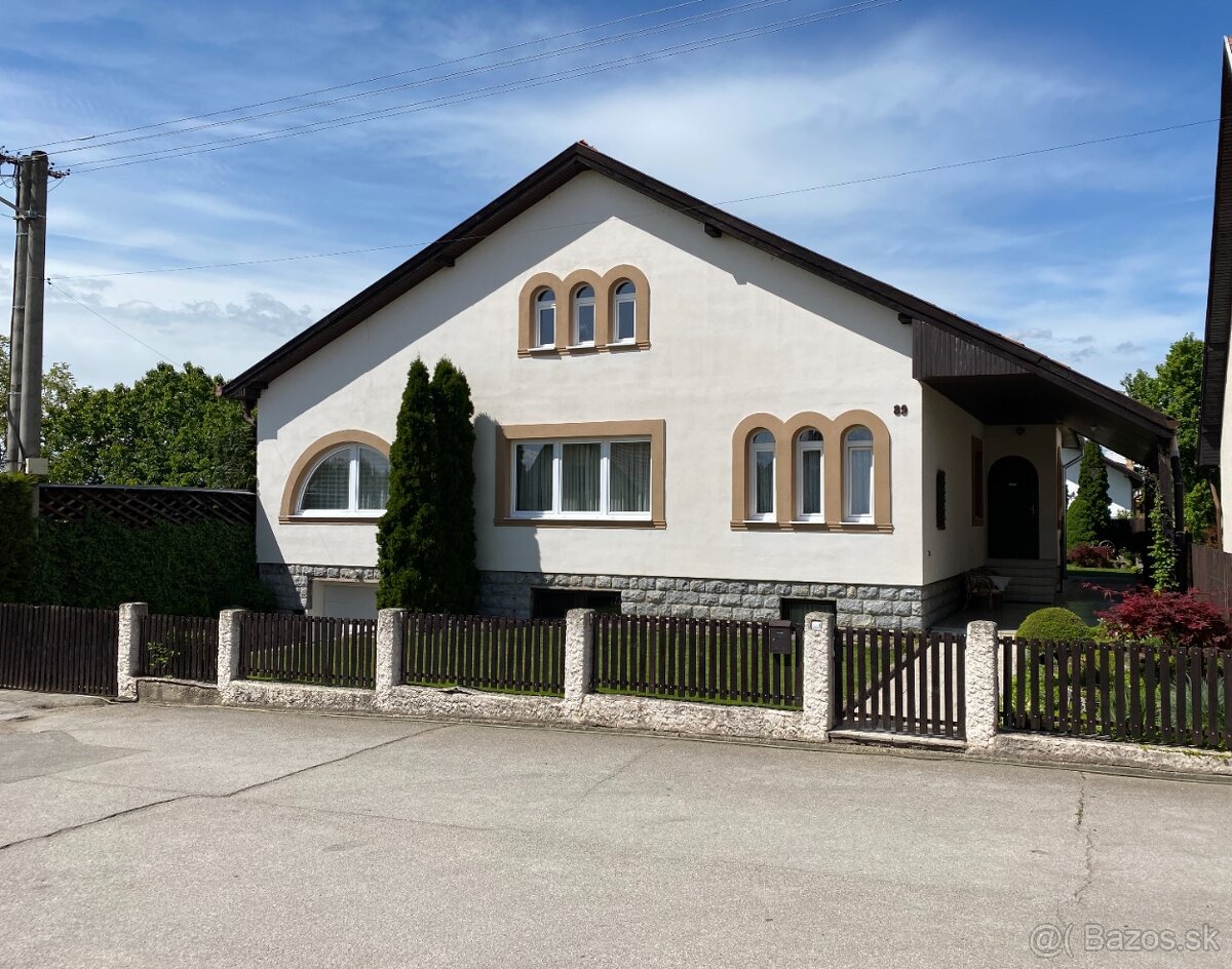 Priestranný rodinný dom s veľkou záhradou