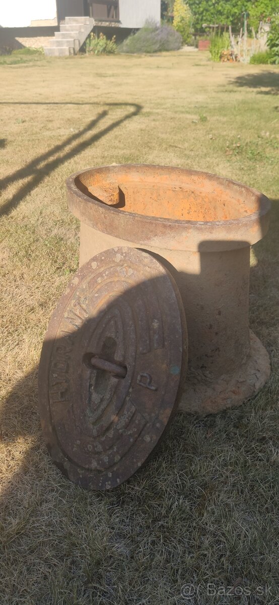 Predám starú liatinovú ventilovú šachtu s označením Hydrant