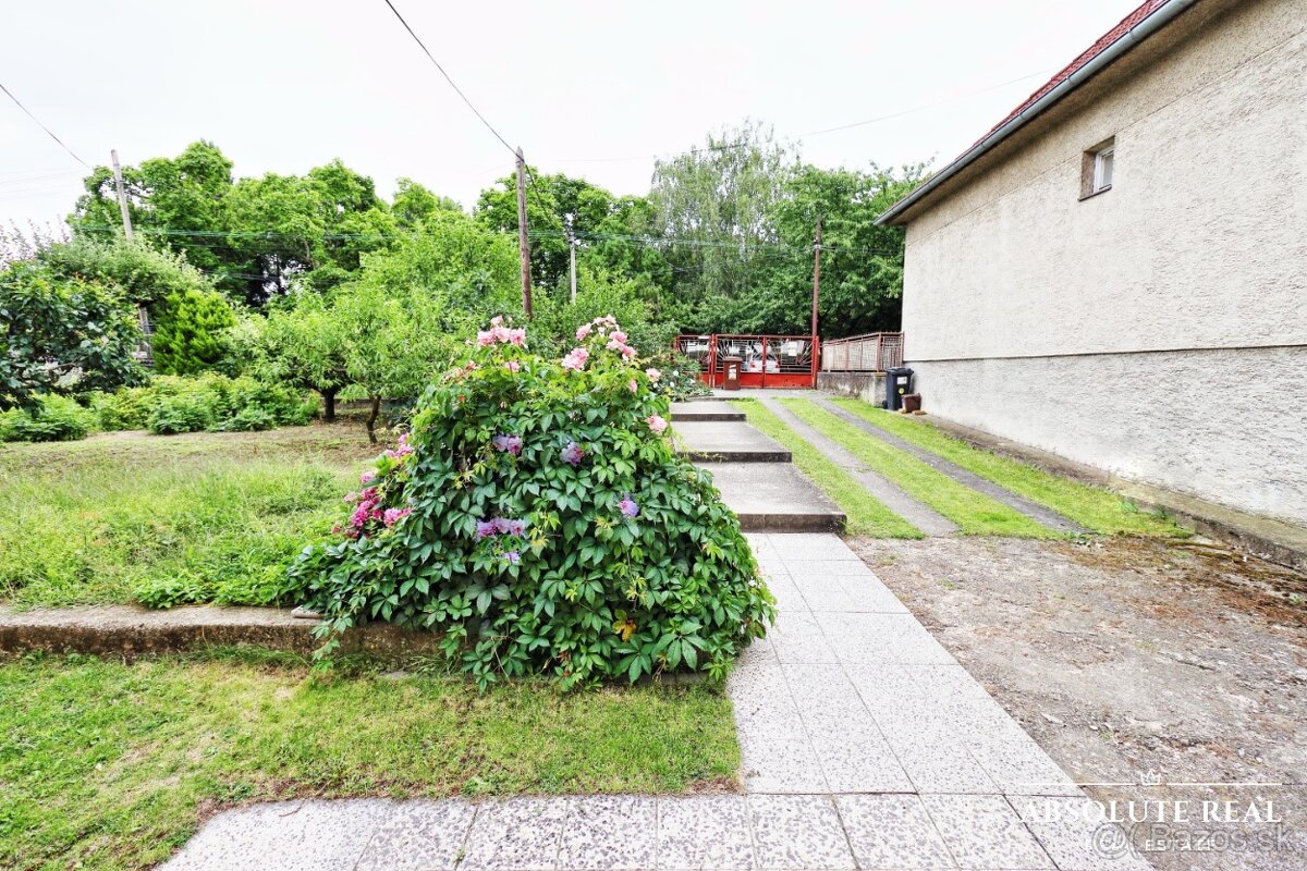 ABSOLUTE REAL/ Veľký stavebný pozemok 818 m2,DNV,ul. Na Grbe