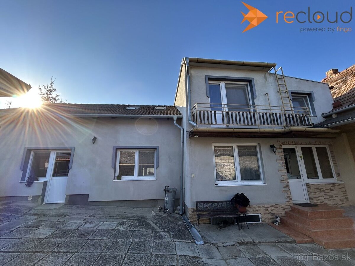 Rodinný dom v Sasinkove, okr. Hlohovec so samostatným vstupo