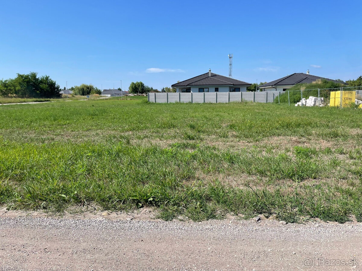 Stavebny pozemok Andovce 2 x 800 m2