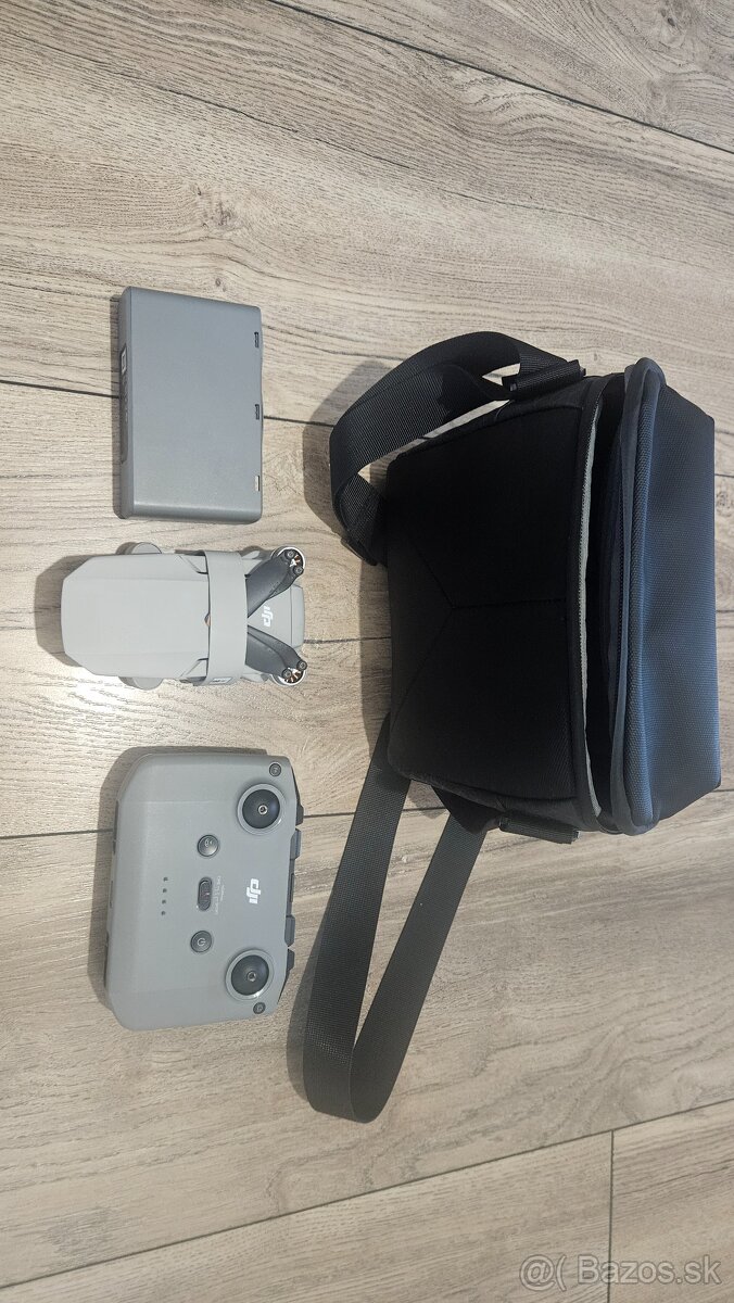 DJI Mini 2 SE Fly More Combo