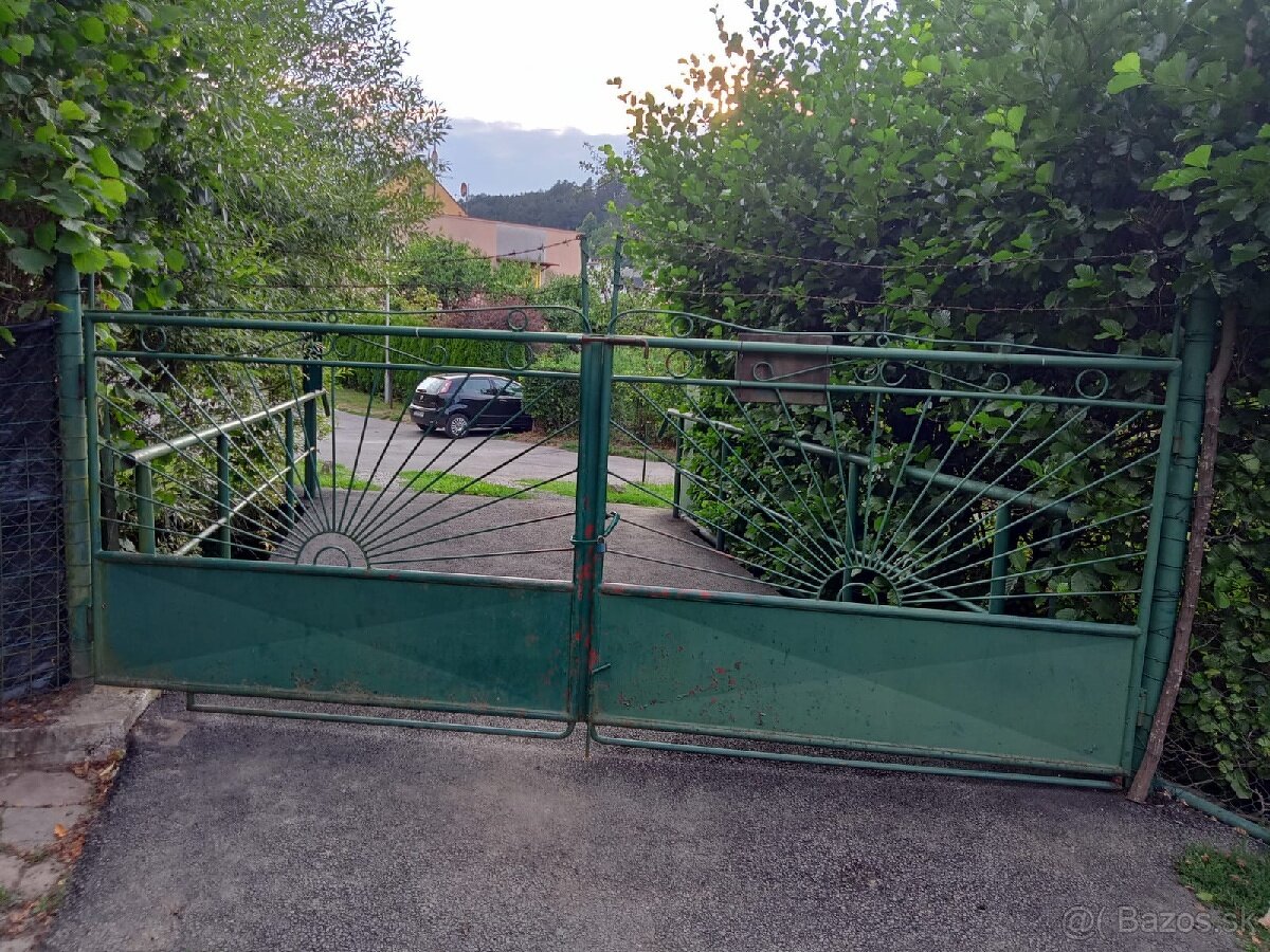 Dvojkrídlová kovová brána 4 metre šírka