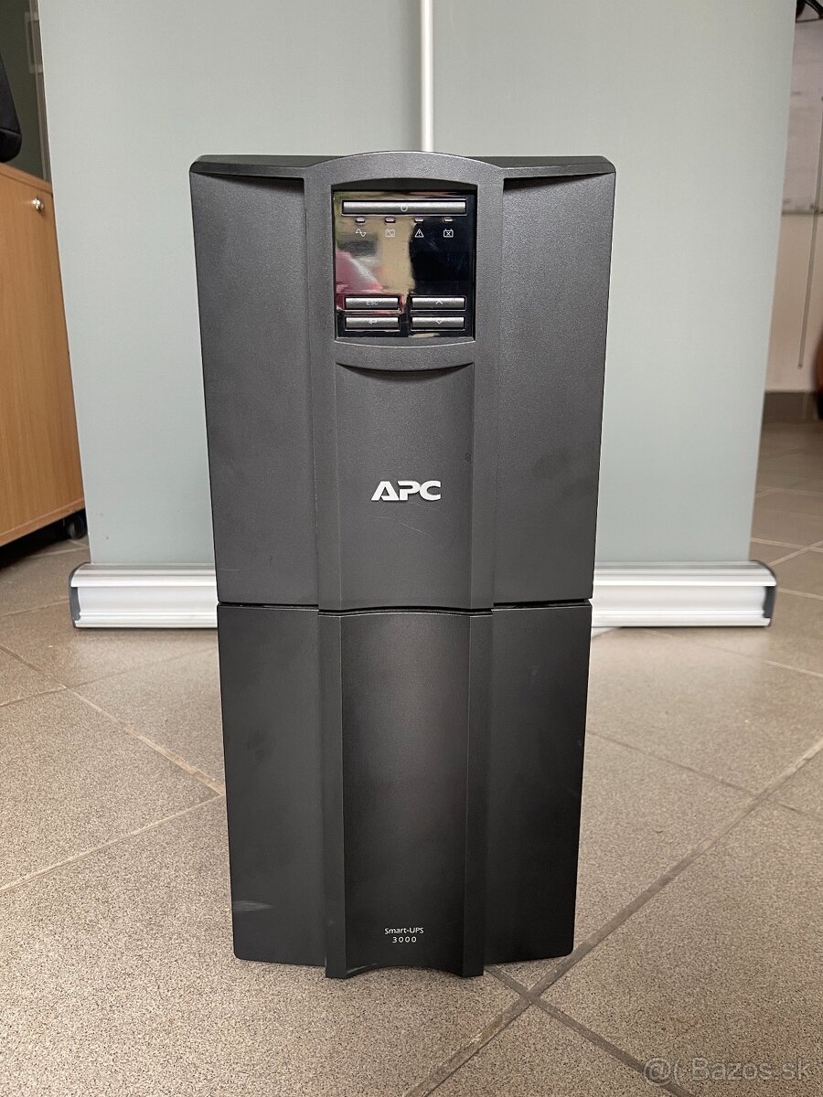 APC Smart-UPS SMT3000I (2700W)