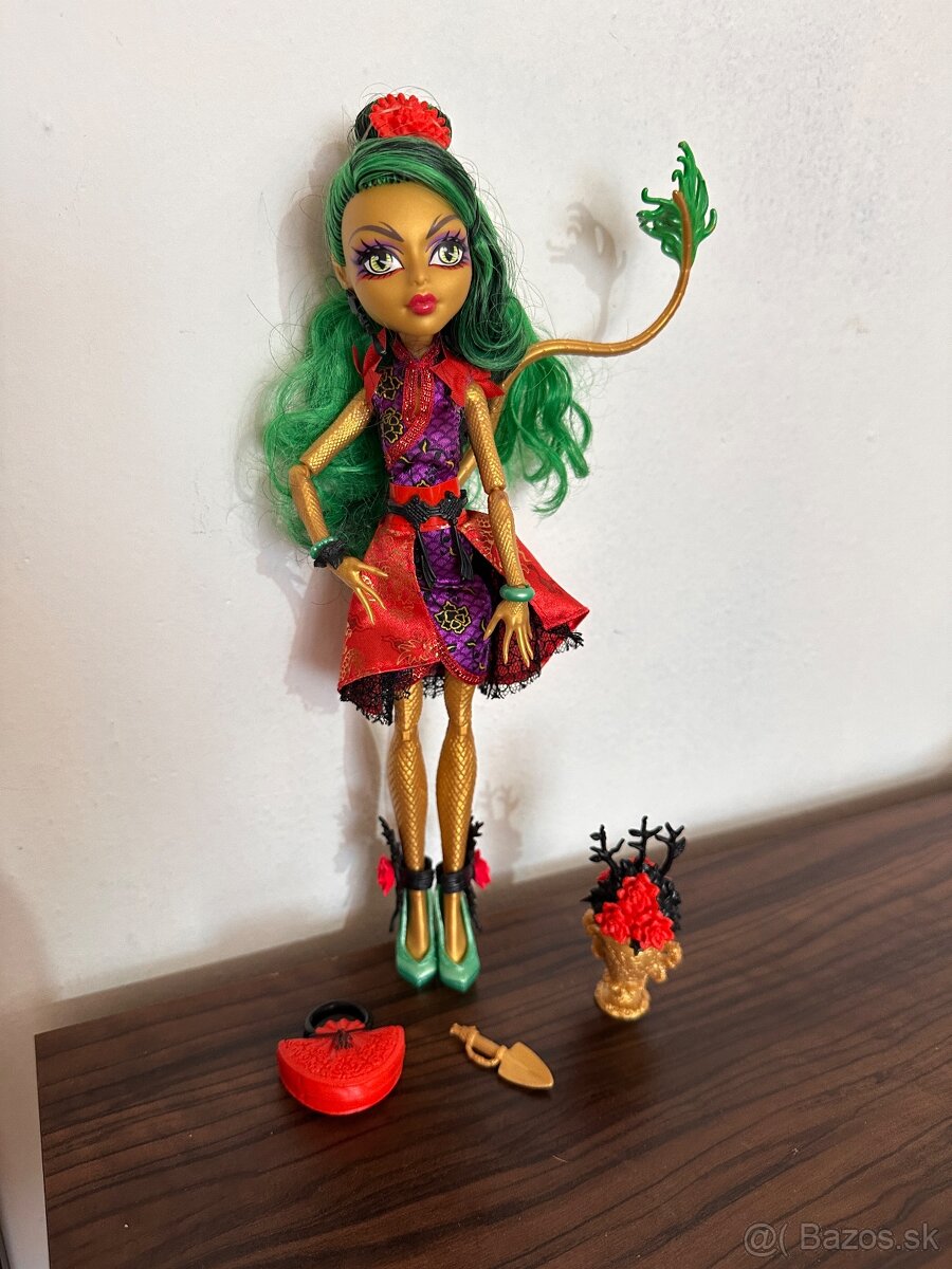 Monster high Jinafire Gloom and Bloom
