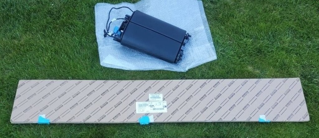 Mercedes GLE W167 - laktova opierka, Corolla E21 - nalepky