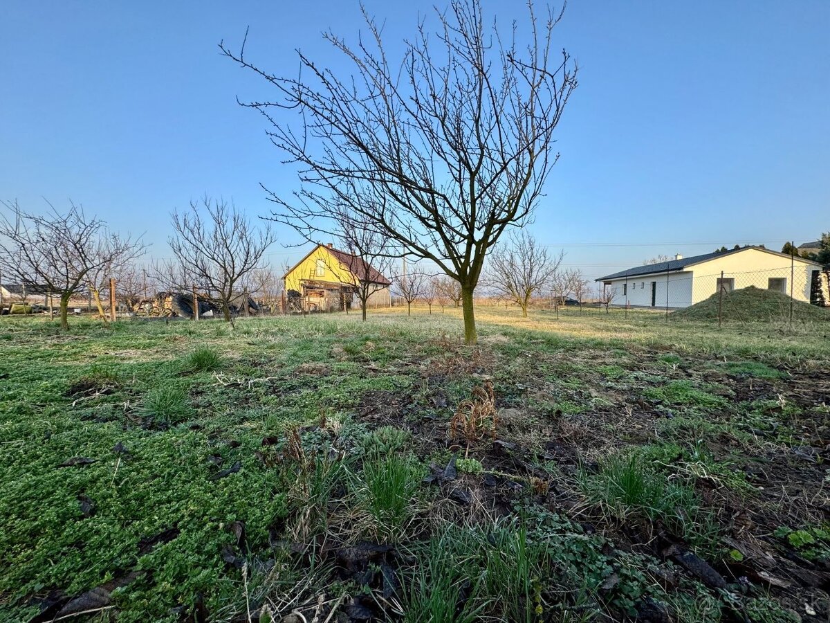 MAĎARSKO - GONC STAVEBNÝ POZEMOK 852 M2, IS NA HRANICI POZEM