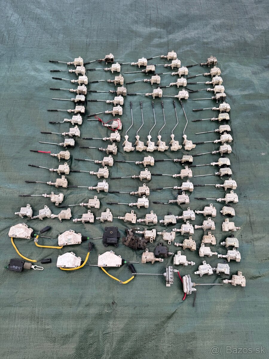 Motorčeky na ovládanie zámku nádrže