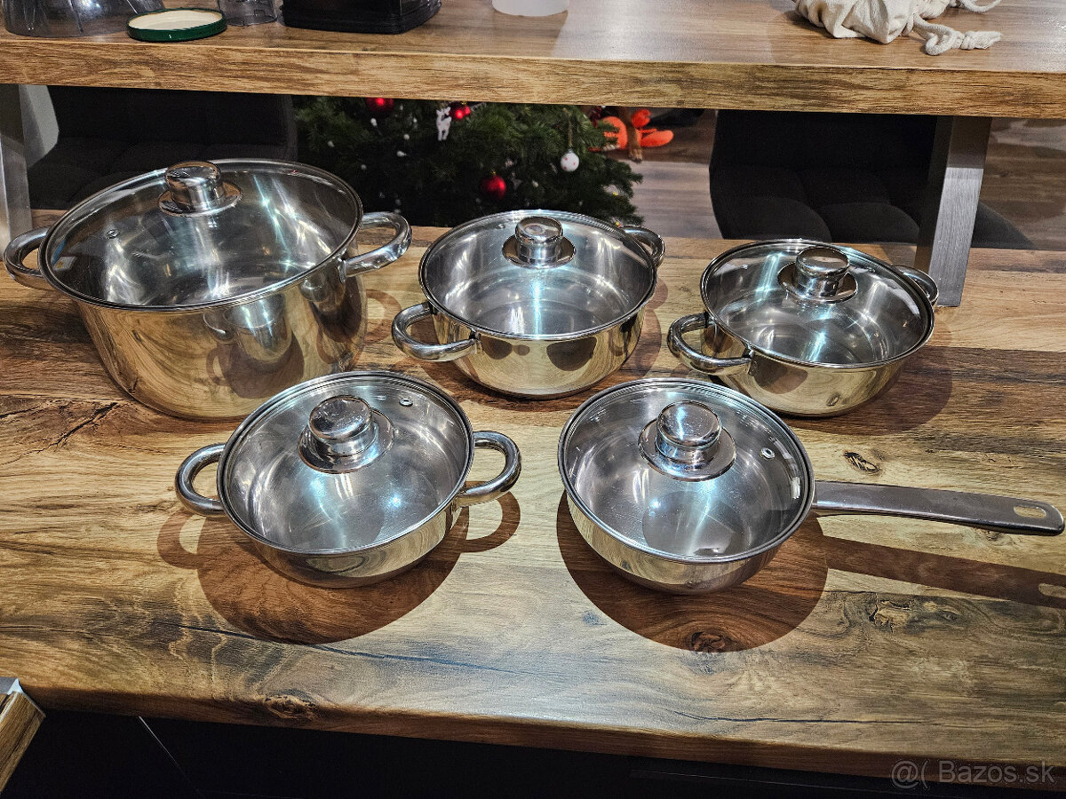 sada nerezovych hrncov