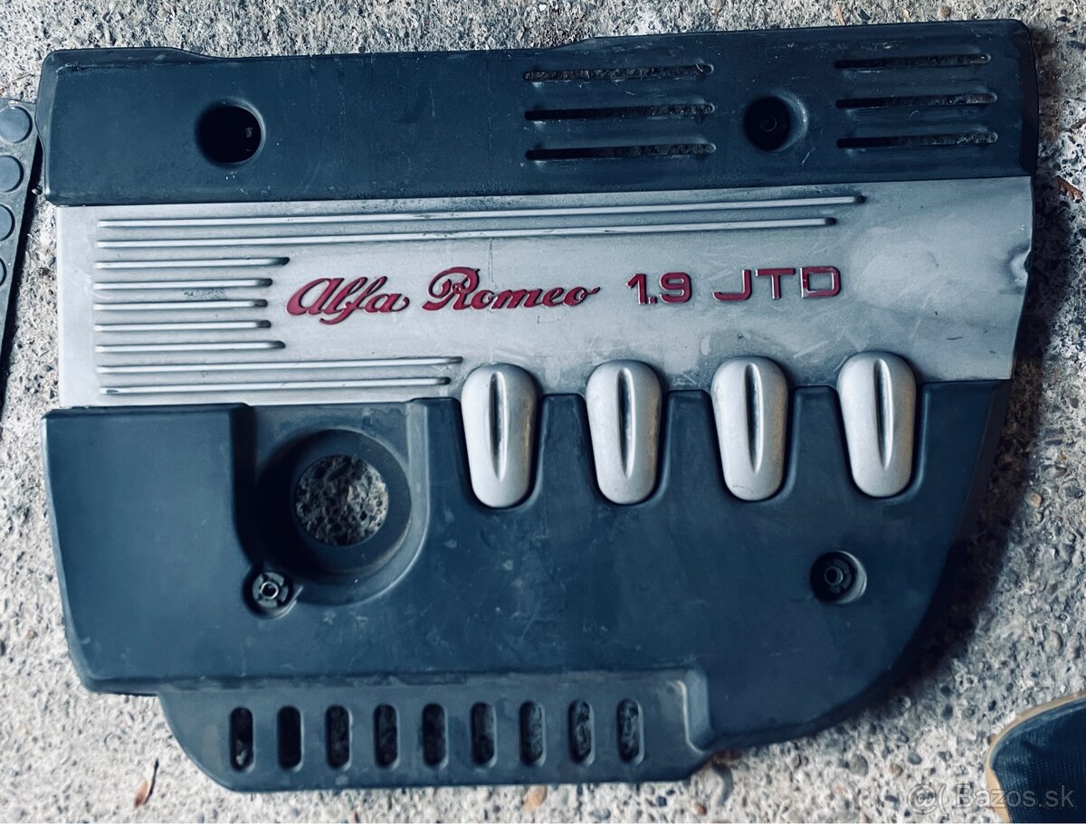 Kryt motora Alfa Romeo