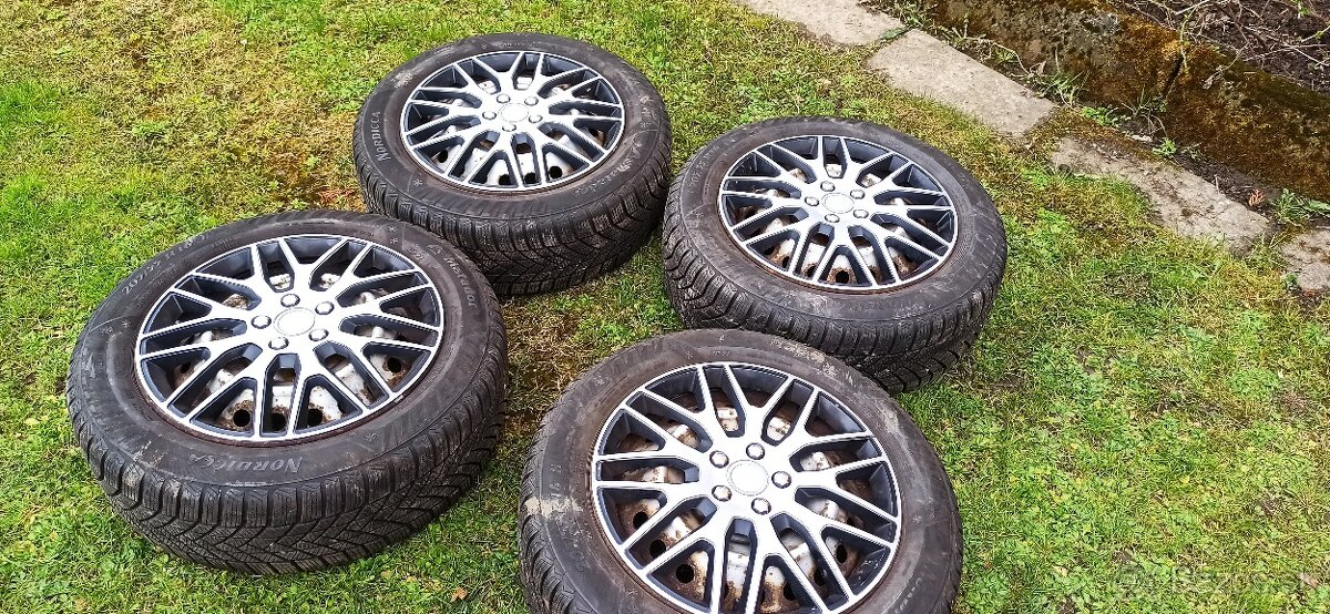 Zimné 205/55 R16 + disky a puklice
