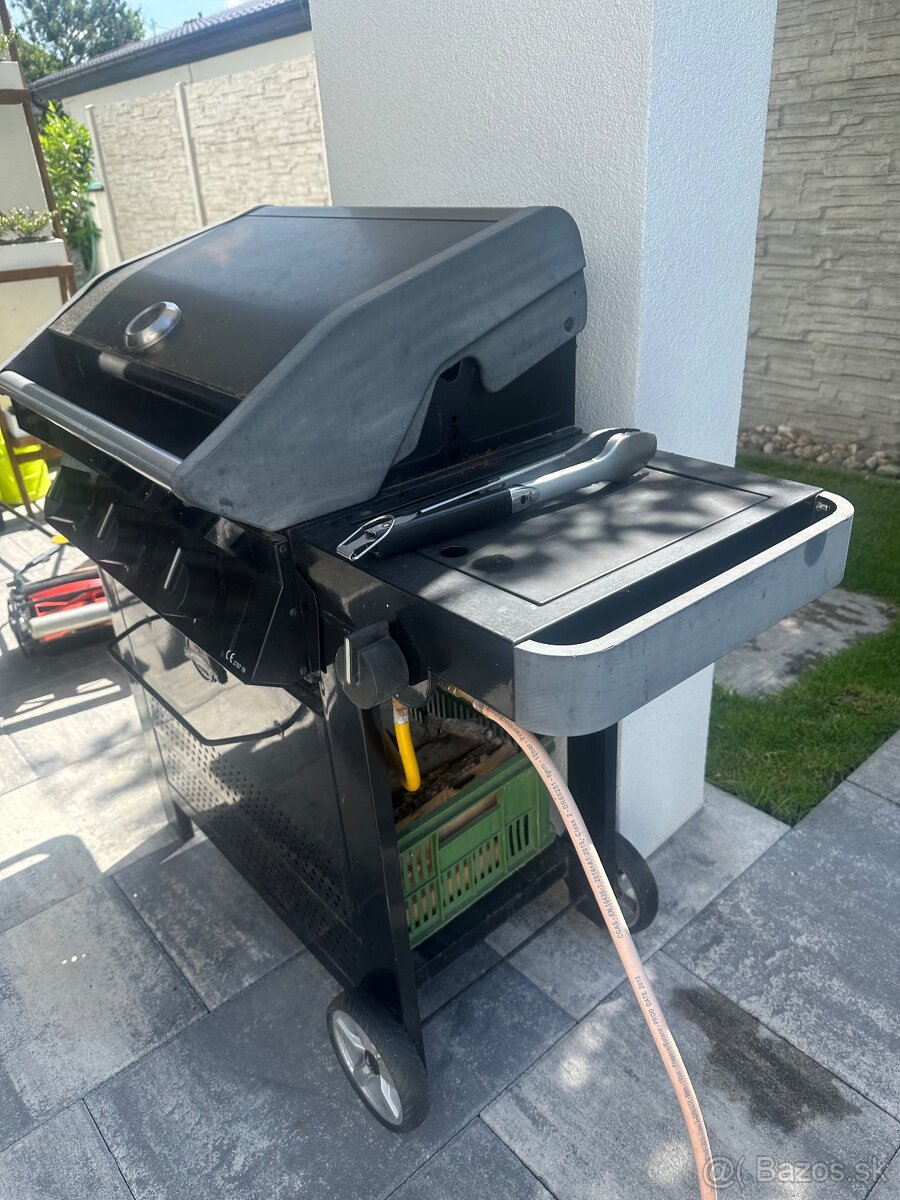 Plynový gril s 3 horákmi