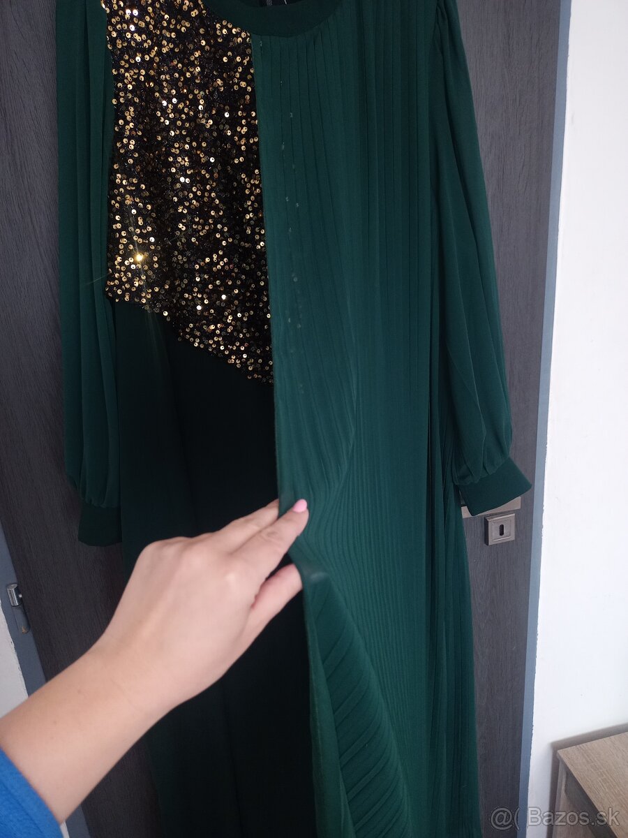 Smaragdové šaty pre moletky