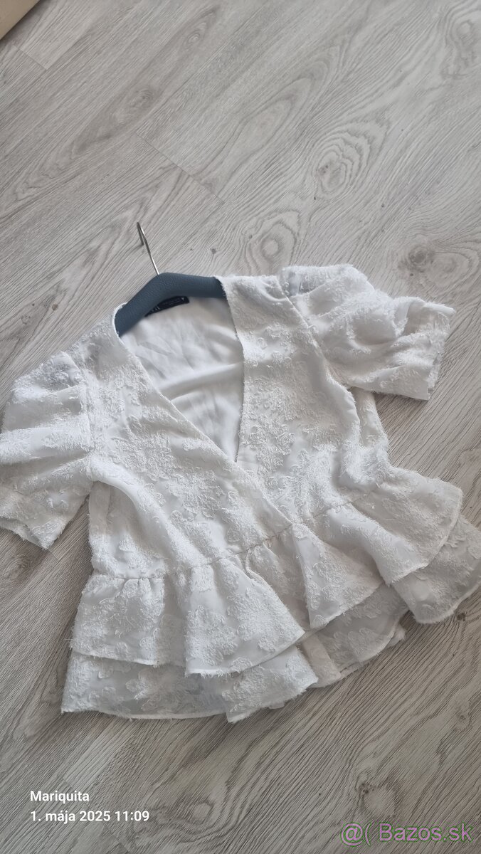 Bluzka tpp tricko s volanmi Zara