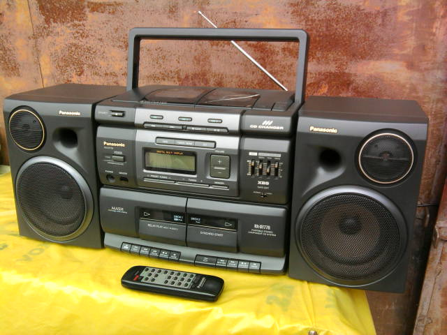 Retro prenosný PANASONIC s mechanikou na 3CD
