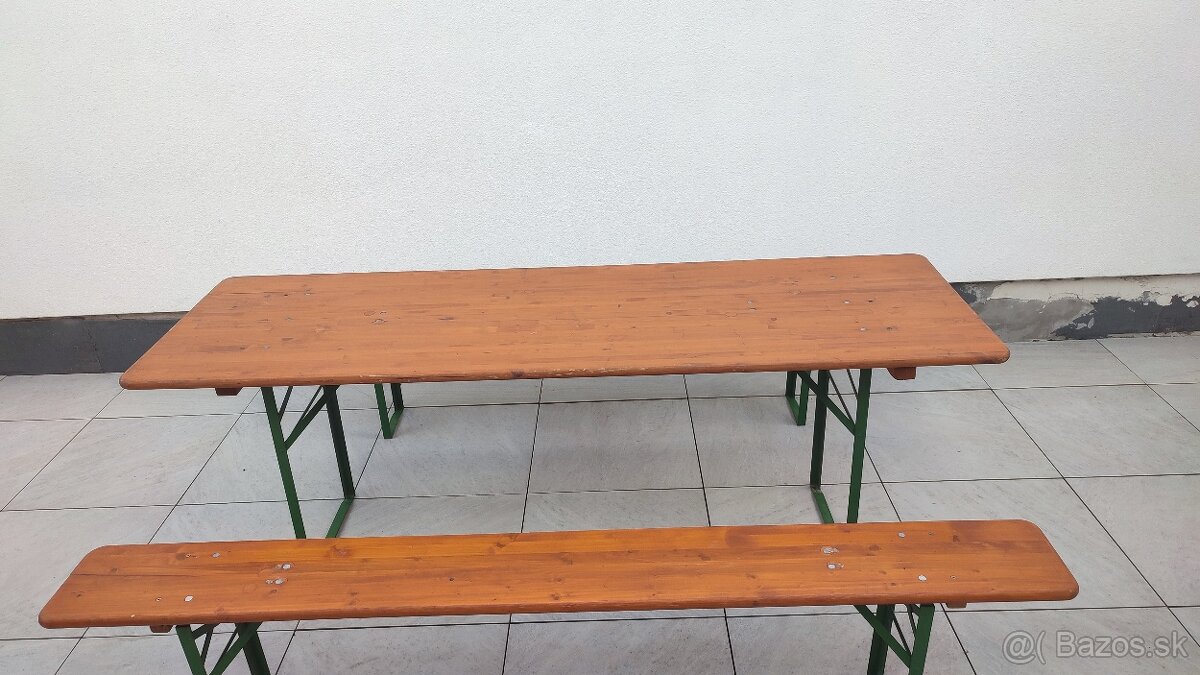 Zahradny stol a lavicky