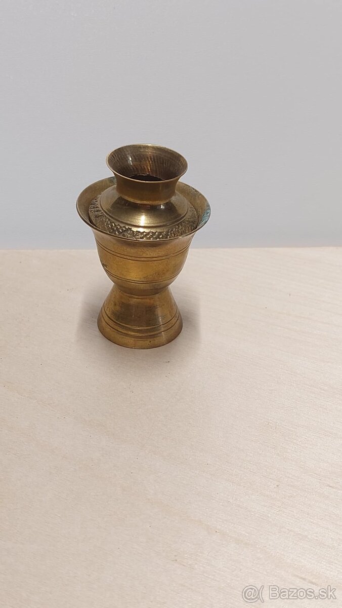 Indické mosadzné dekorácie