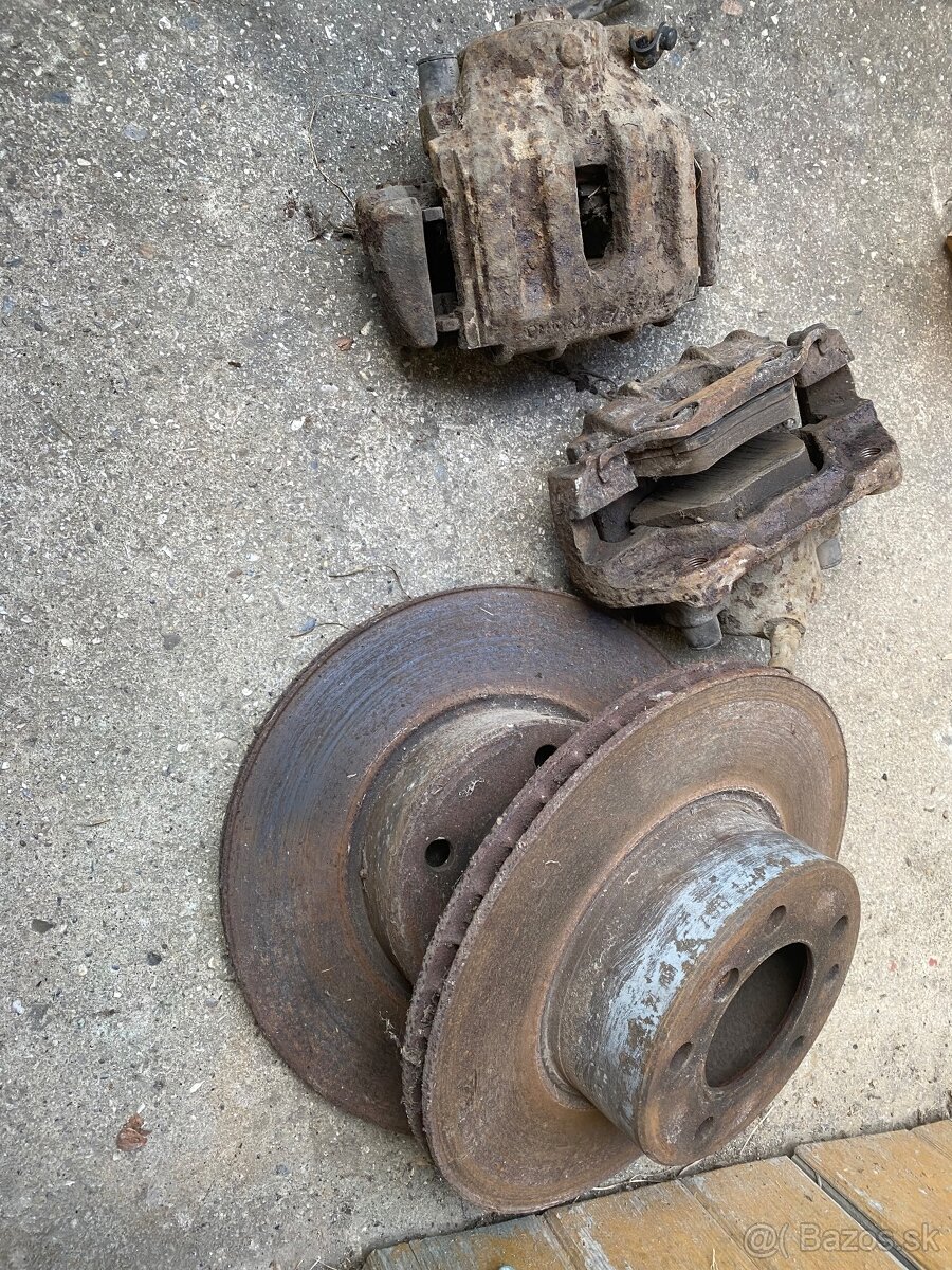 Predam chladene brzdy z BMW e34