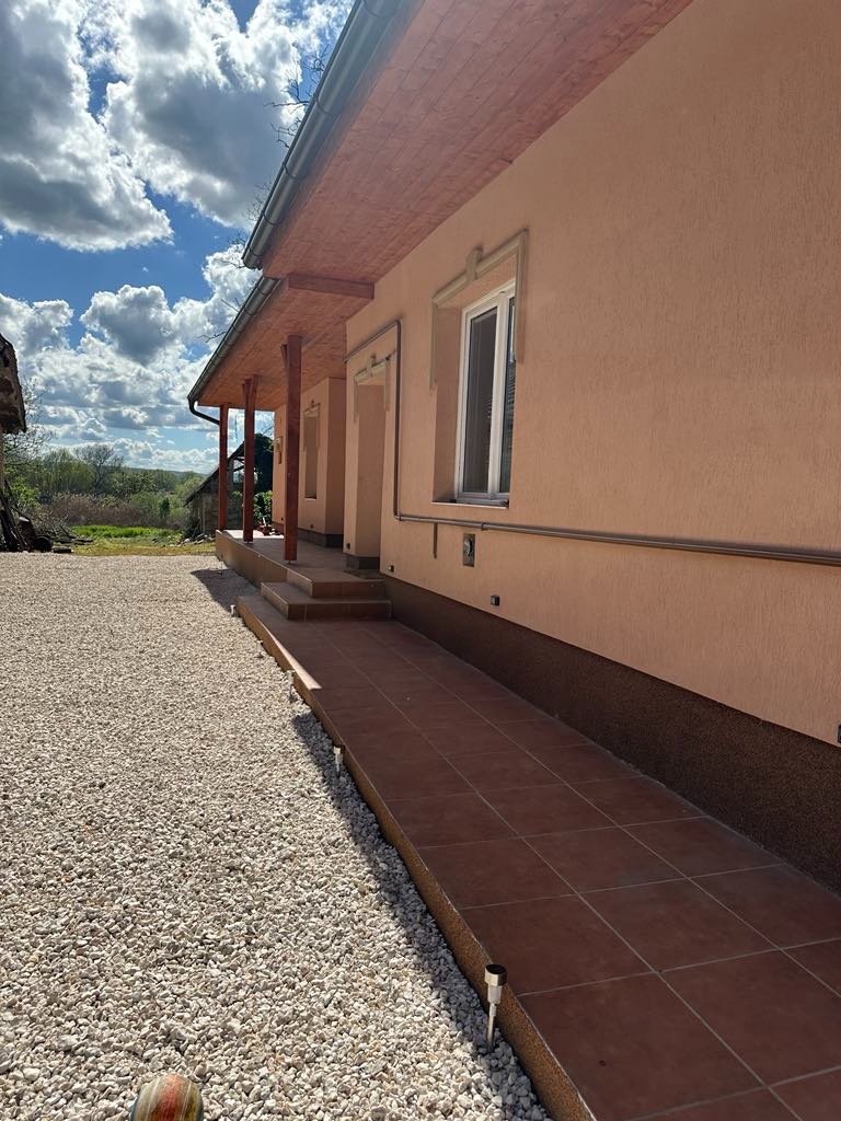 ZNÍŽENÁ CENA - Zrekonštruovaný RD na predaj Mužla