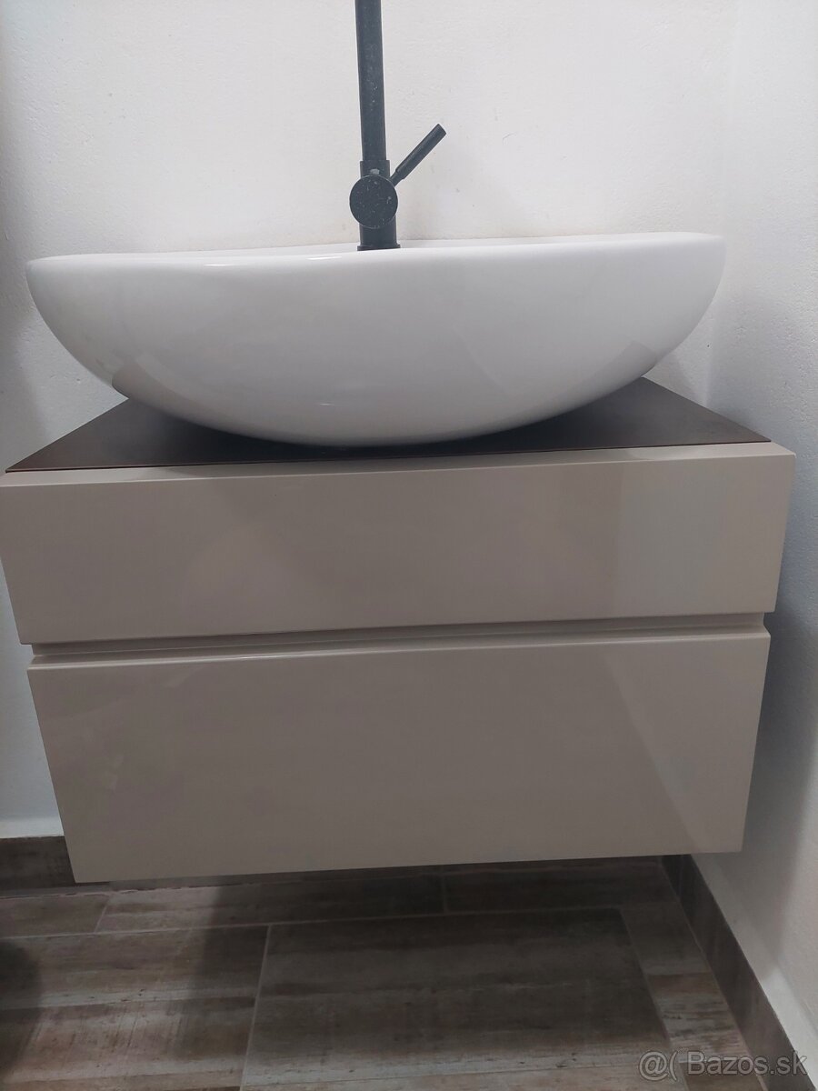 Umývadlová skrinka