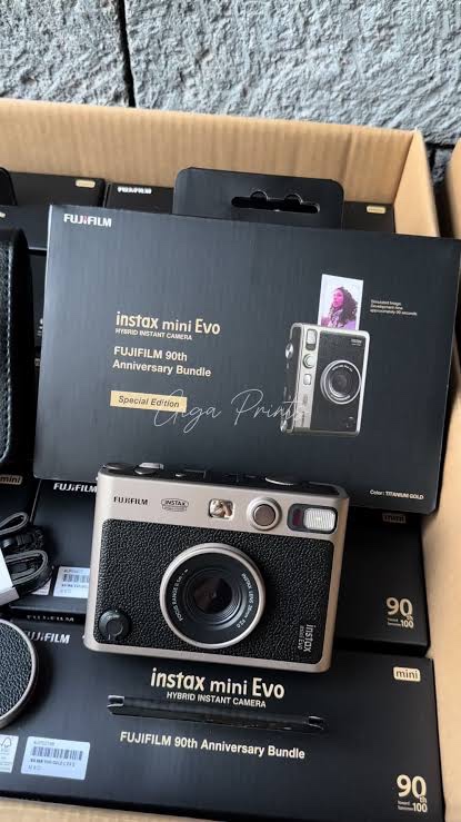 FUJIFILM instax mini evo titanium gold