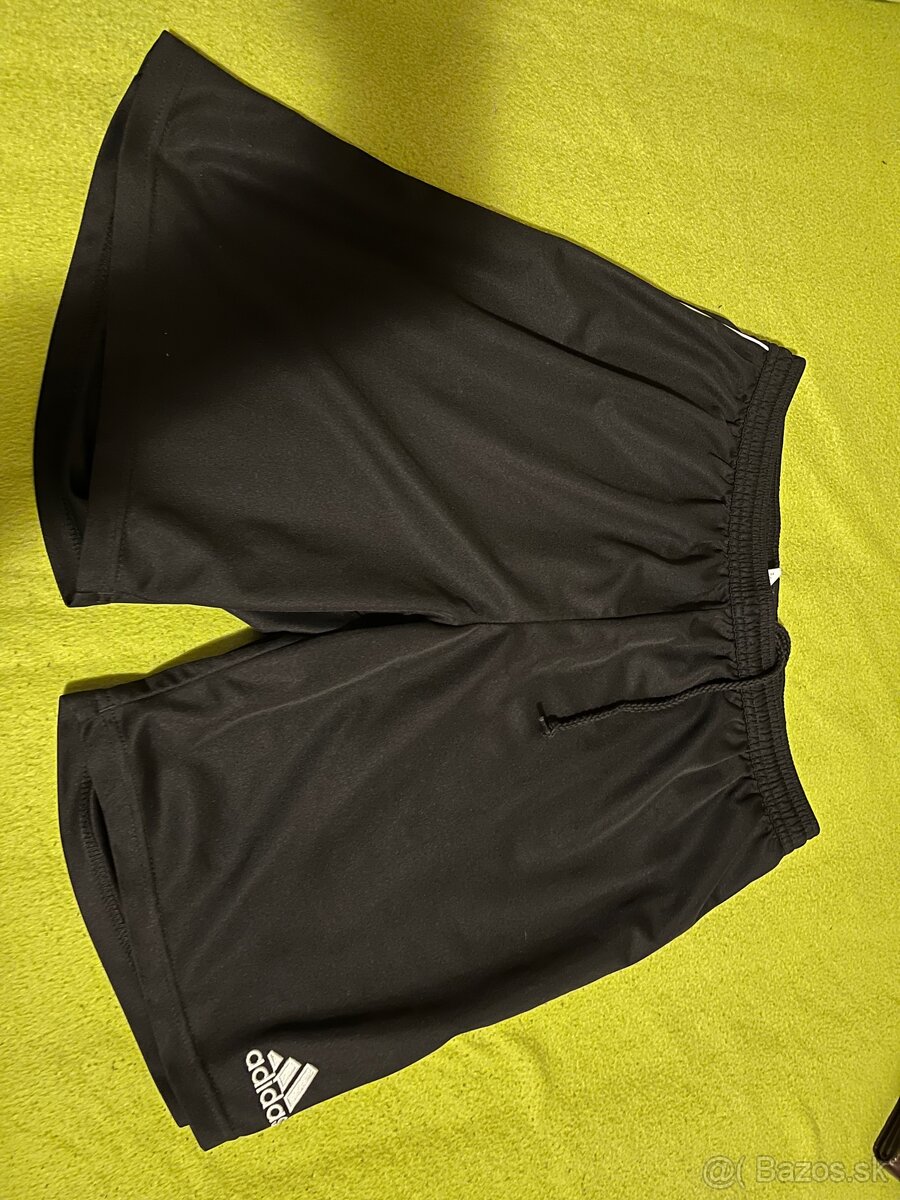 Čierne krátke nohavice Adidas