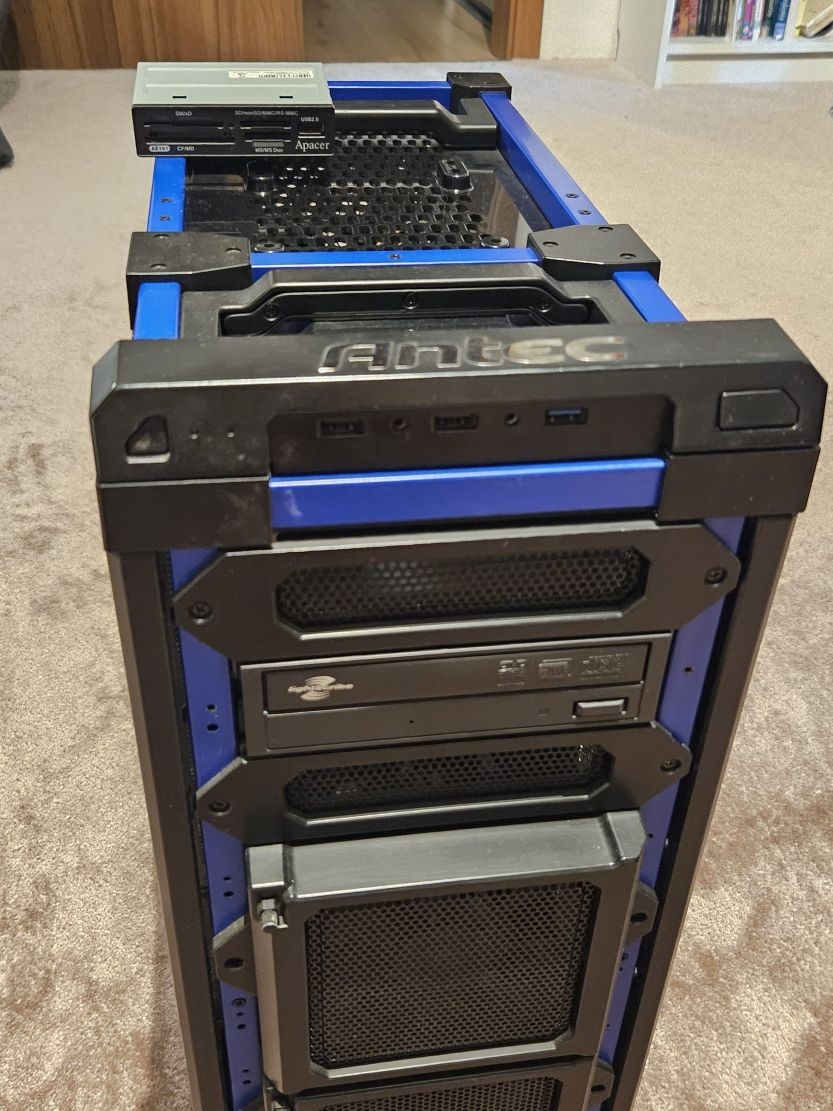 Prdám starší PC+Klávesnicu+Myš+Monitor+Reproduktory+Skener