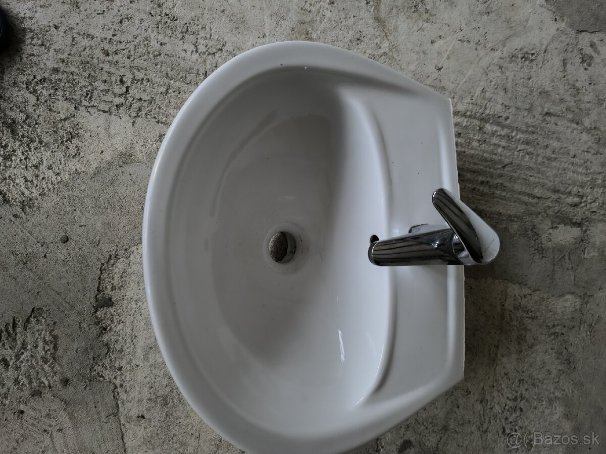 Umývadlo s batériou male