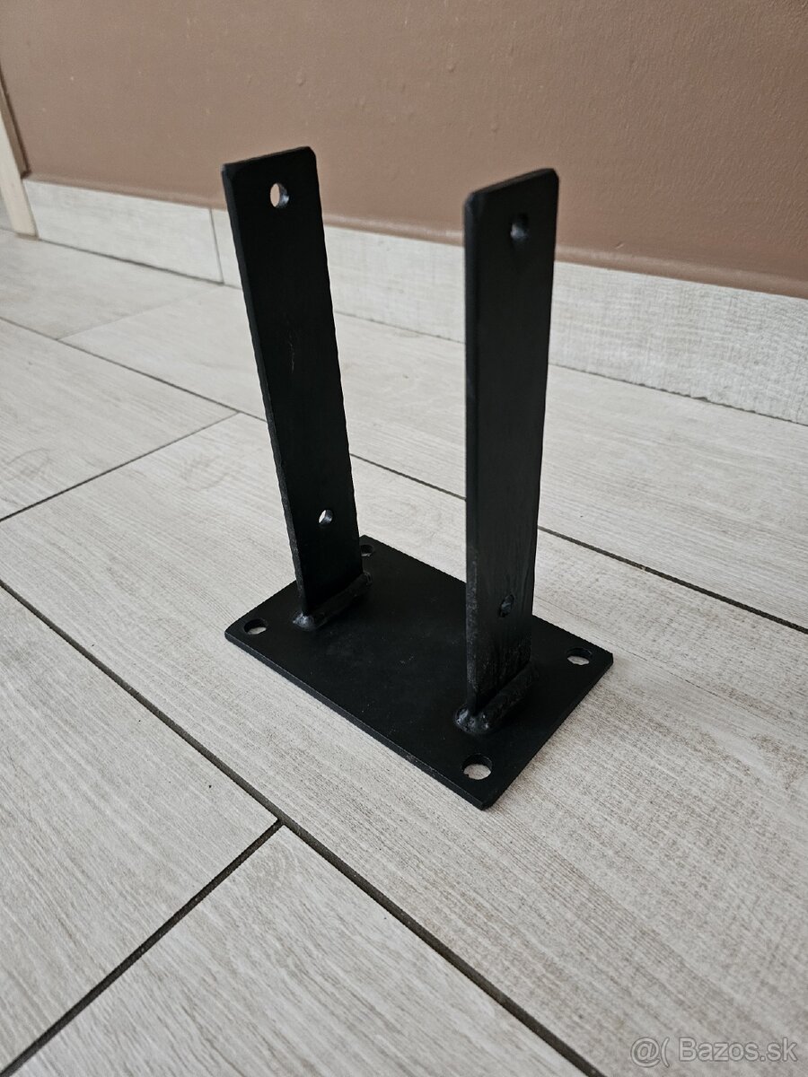 Kovanie na altánok, plot