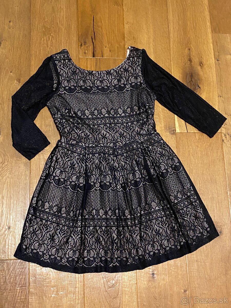 B. Darlin - čierne čipkované šaty