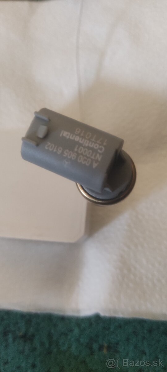 SNÍMAČ TEPLOTY VODY MERCEDES A0009056102