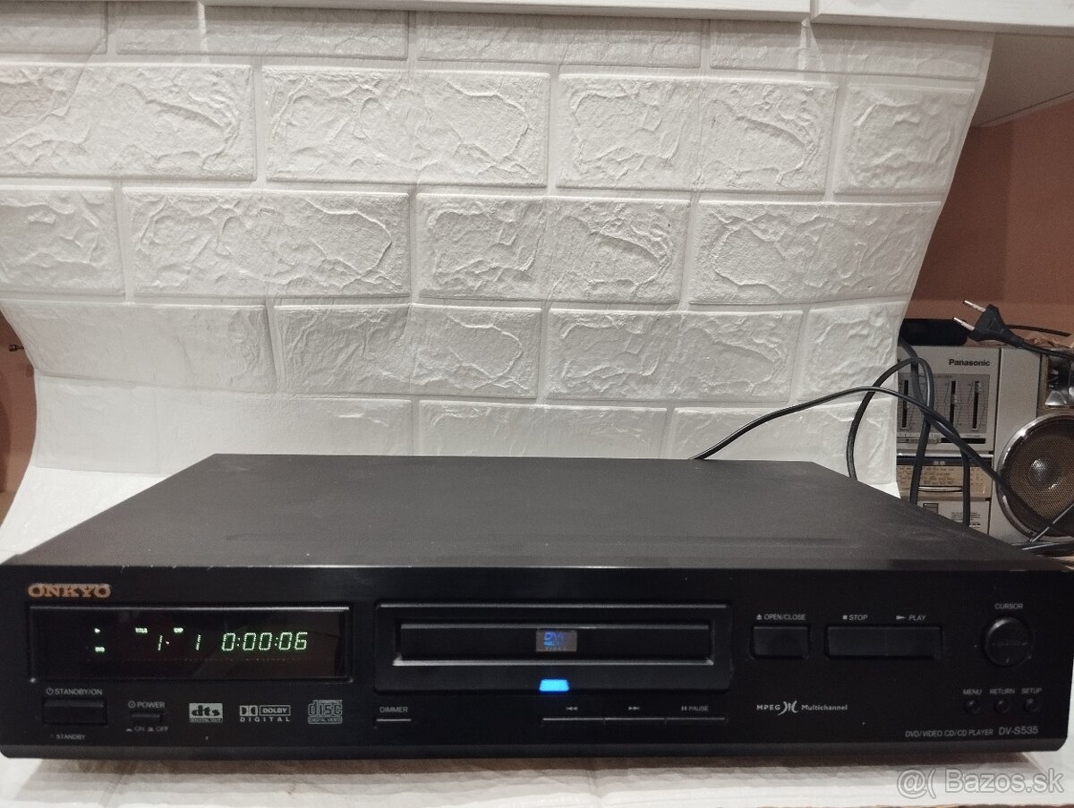ONKYO Dvd prehrávač.