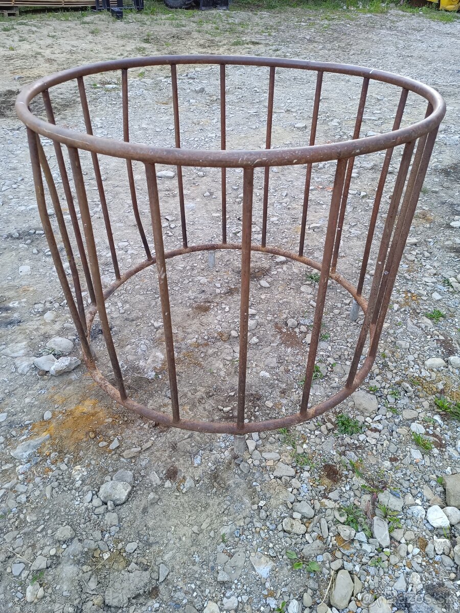 Stojan na okrúhle balíky