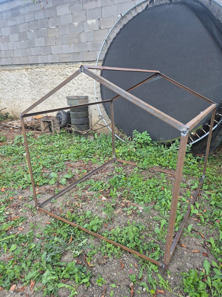 Kovovy skelet