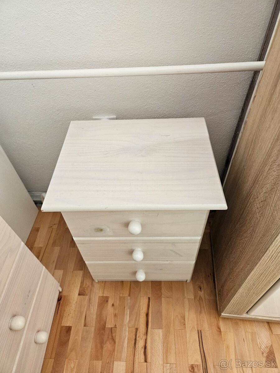 Predám nočný stolik spolu s komodou