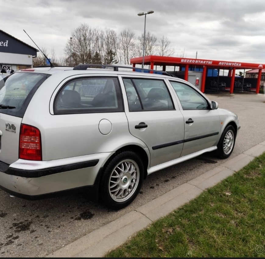 Rozpredam na nahradne diely škoda octavia 1 1.9 tdi