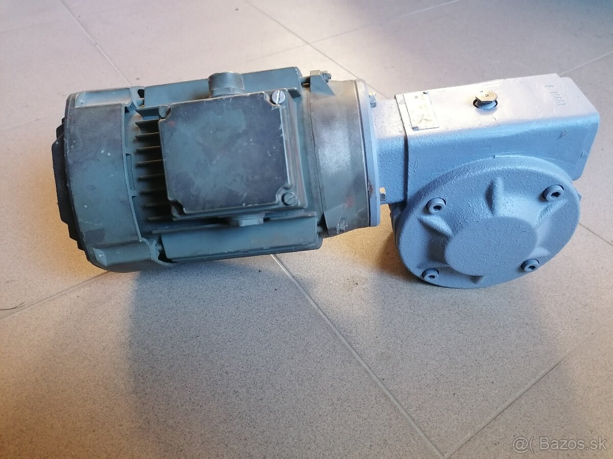 Motor s prevodovkou