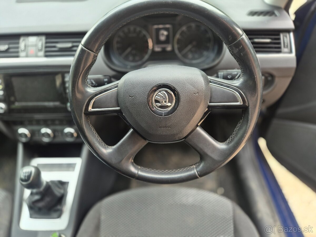 Predám stvorramenny volant pre Škoda - VÝBORNÝ STAV -